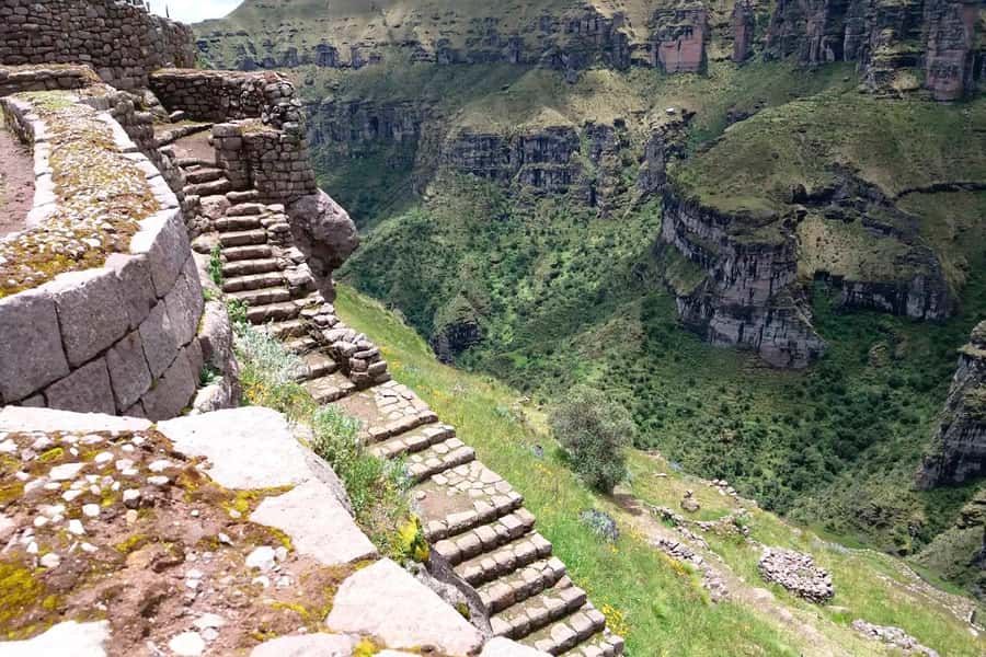 1 day excursion to Waqrapukara - Entering Waqrapukara: the Inca engineering you can actually see
