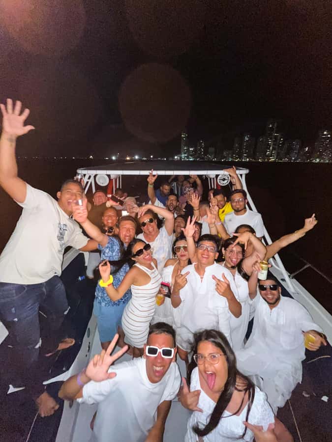 2-hour tour in Cartagena Sunset View in party boat - Price and value: what $22 buys you here