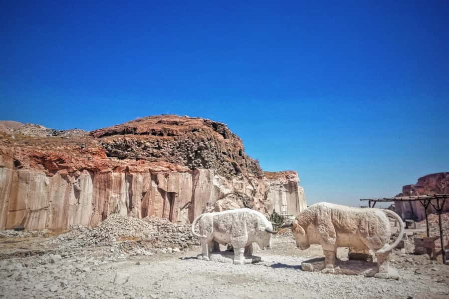 4 hours Tour: Route of Sillar with Trek in Culebrillas - Añashuayco Quarry: Watching Stonemasons Work in a Living Extraction Site