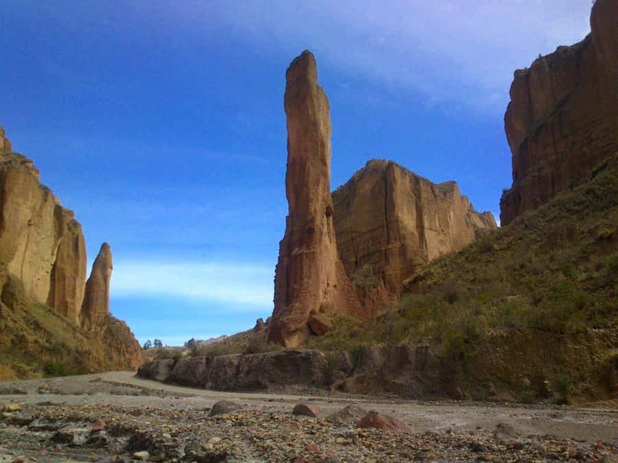 Animas Valley & Palca Canyon - Canyon de Palca: A huge obelisk and colored rock near water slopes