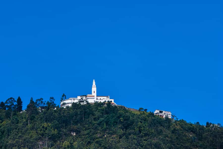 Bogotá: City Tour with Monserrate Hill, transfers and guide - One half day that actually shows Bogotá