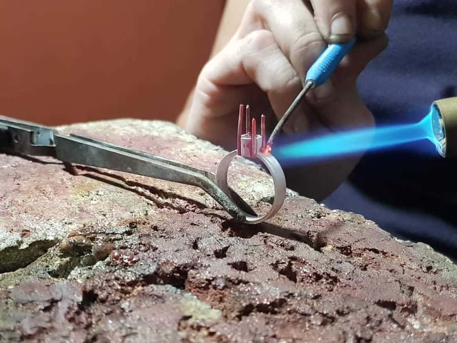 Bogota: Colombian Emerald Ring Workshop - The workshop environment in Bogotá’s emerald cluster