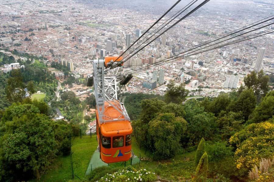 Bogotá: Private Guided Tour with Monserrate & La Candelaria - Plaza Bolívar: your finish line and your city anchor