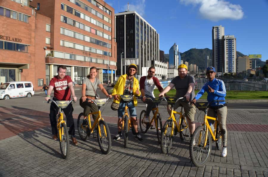 Bogotá: Shared Bike Tour - Starting at El Gato Gris and finding the yellow umbrella
