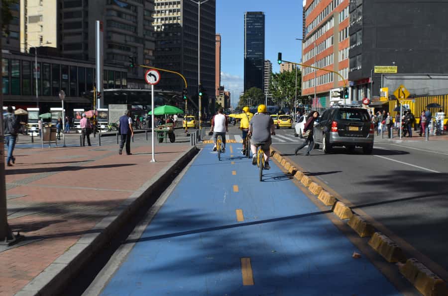 Bogotá: Shared Bike Tour - Parkway Boulevard: the tree-lined breath between blocks