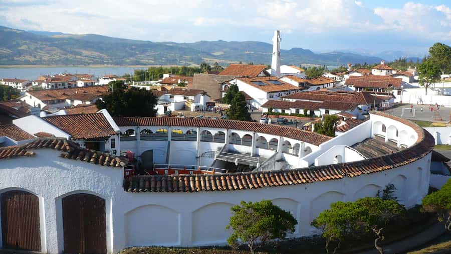 Bogota: Zipaquira, Salt Cathedral & Lake Guatavitá Tour - Practical Tips You’ll Be Glad You Follow: Shoes, Timing, and Walking Reality