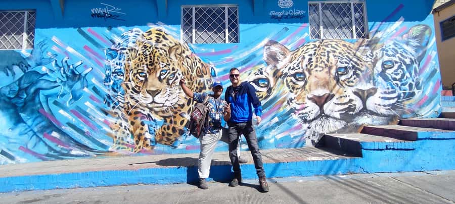 Bogotá´s Barrios: El Paraíso Favela Tour with Cable Car - Panoramic viewpoint time: where the best photos happen