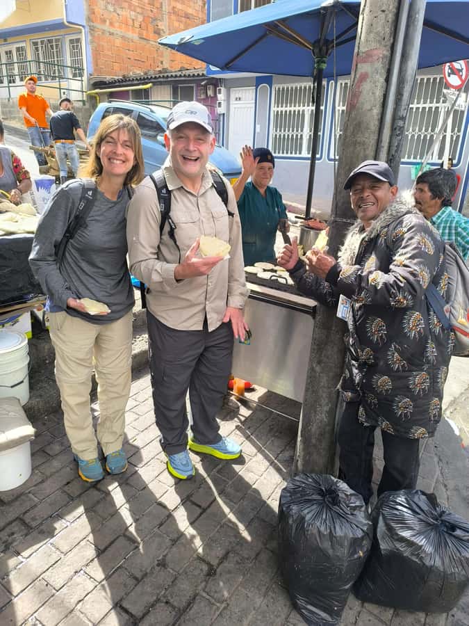 Bogotá´s Barrios: El Paraíso Favela Tour with Cable Car - The walk in El Paraíso: street art, narrow streets, and everyday life