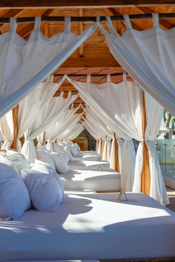 BORA BORA AREA CLUB - Bora Bora Beach Club: the atmosphere you should match, not fight