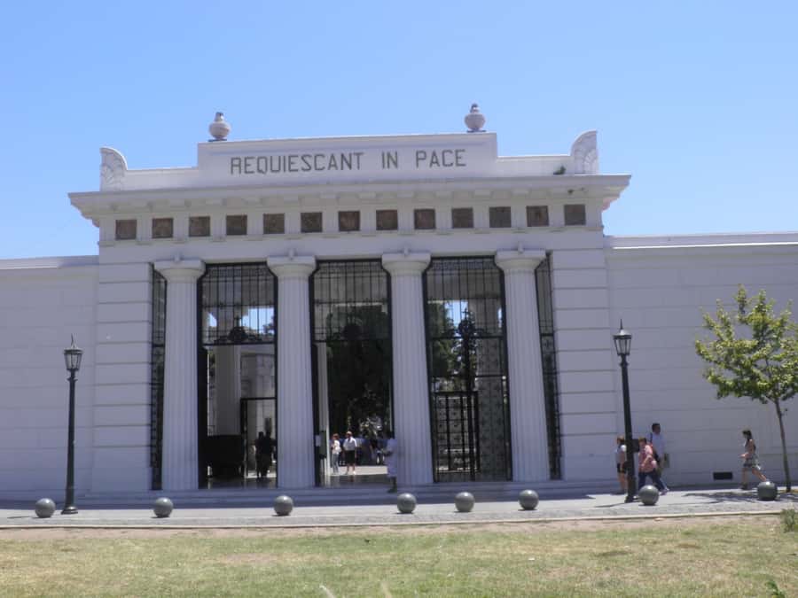 Buenos Aires: City Highlights Guided Tour with Transfer - Street Food on the Side: Useful for Some, Overpriced for Others
