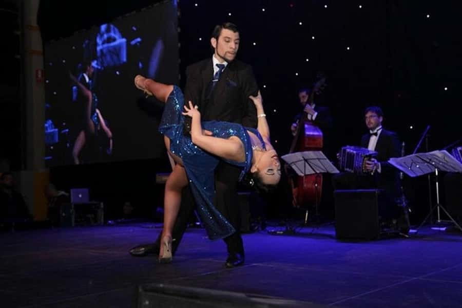 Buenos Aires: El Viejo Almacen Tango Show & optional Dinner - Service and language: staff support without the fuss