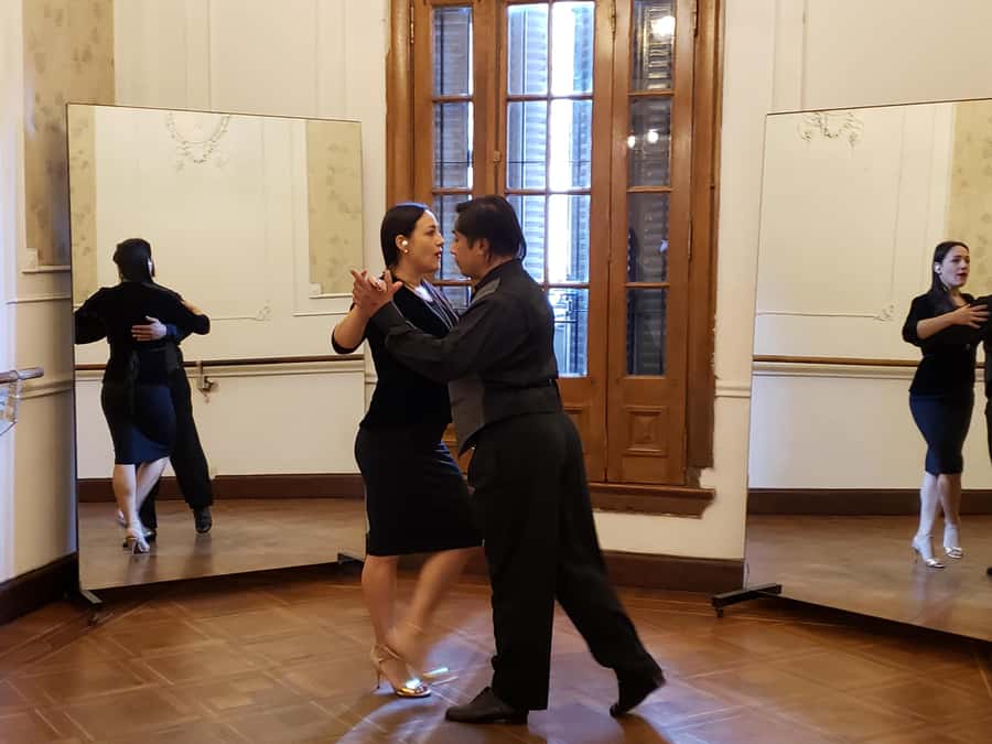 Buenos Aires: Group tango class with mate and snacks - The first hour tango lesson: start with basics you can repeat