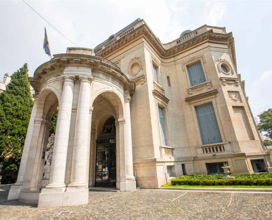 Buenos Aires Premium City Tour - Plaza de Mayo and Casa Rosada: where politics meets architecture