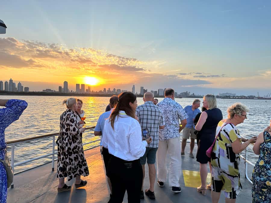 Buenos Aires: Puerto Madero Sunset Cruise with Open Bar - What you see on board: skyline views and port activity