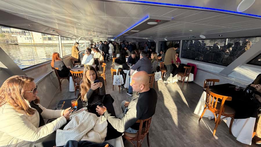 Buenos Aires: Puerto Madero Sunset Cruise with Open Bar - The music and drinks: fun factor, with a couple of caveats