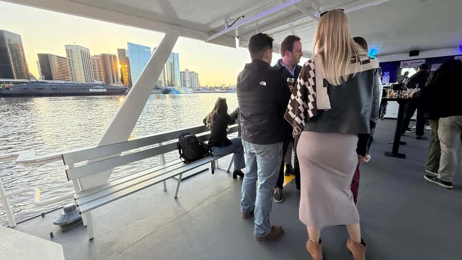 Buenos Aires: Puerto Madero Sunset Cruise with Open Bar - Comfort, seating, and crowding: how to choose your spot