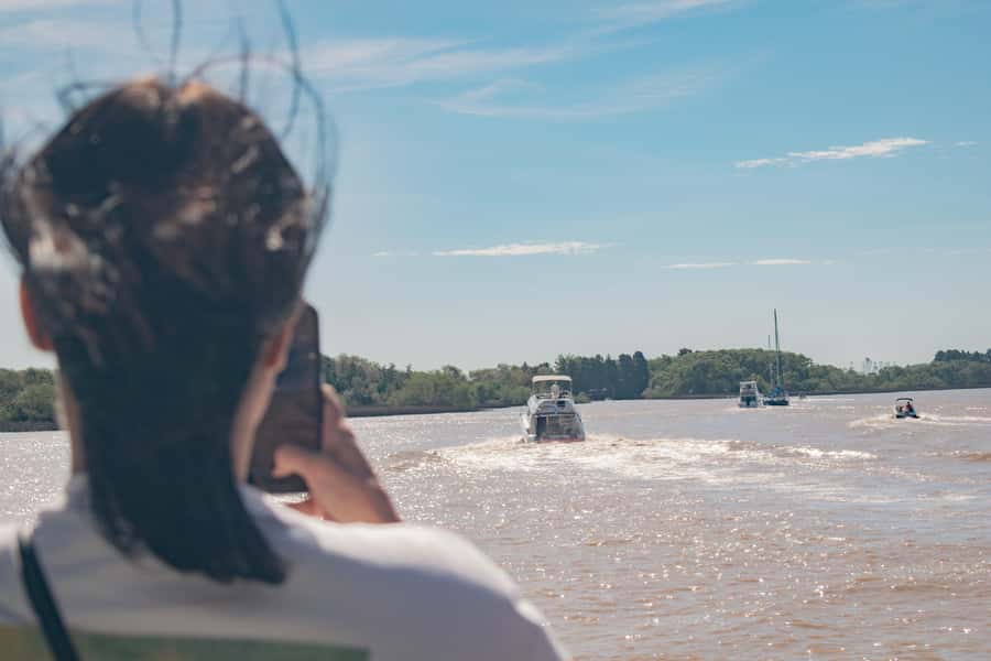 Buenos Aires: "Ticket"- 2hs of Navigation Premium to Tigre - Puerto Madero-to-Tigre in 90 minutes: what the ride really feels like