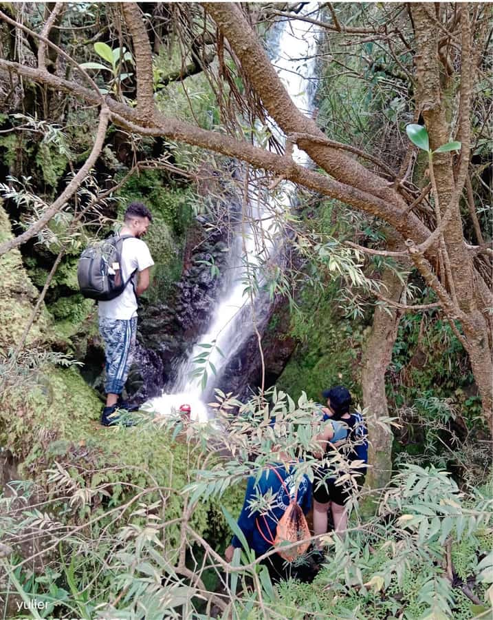 Cali: Cali River Waterfall and Great River Pools Tour - Walking along the Cali River: flat, scenic, and really not rushed