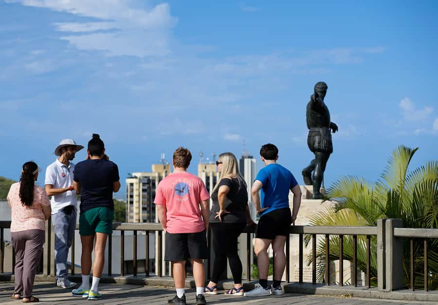 Cali: City Tour - El Gato del Río and the cats: art you can follow