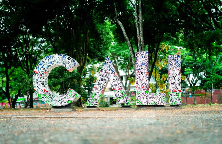 Cali: City Tour - Boulevard del Río: a typical drink stop worth planning around