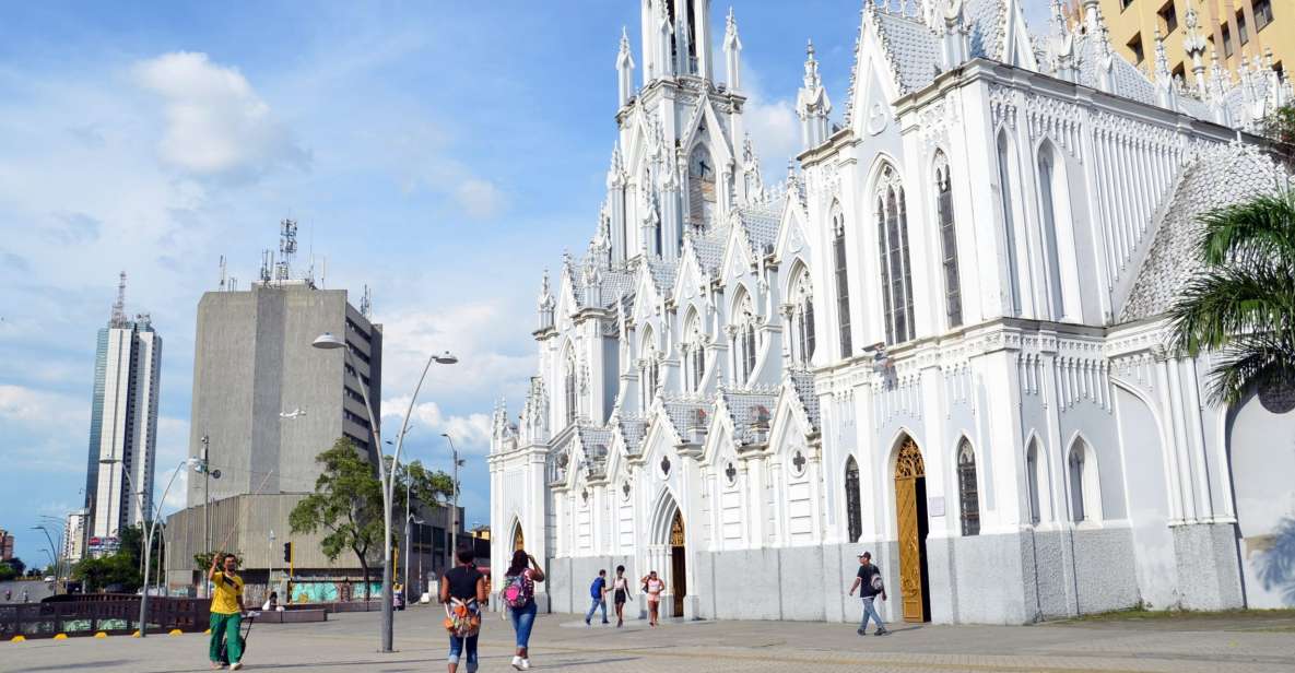 Cali: Discover Cali City Highlights and Local Drink - Starting at Parque del Peñón: where the tour finds its pace