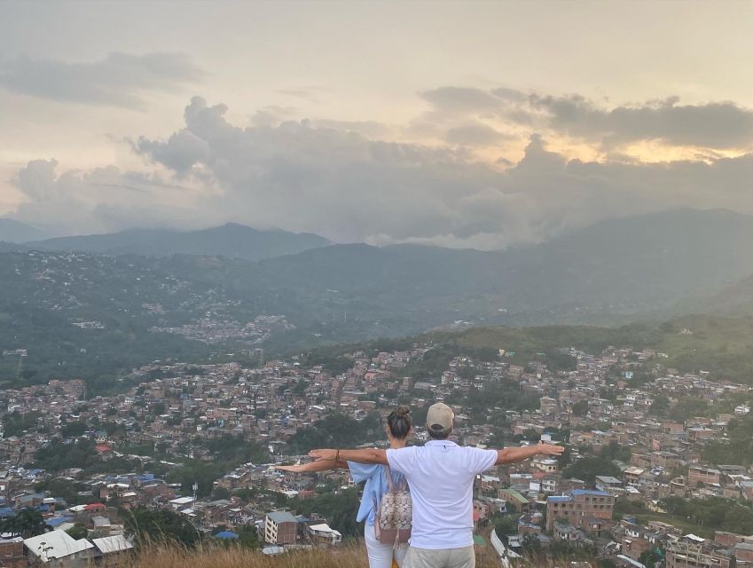 Cali: Discover Cali City Highlights and Local Drink - Jairo Varela Square and Plazoleta Jairo Varela: salsa comes full circle