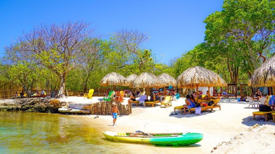 CARTAGENA: 4 islands by sport boat +oceanarium tickets - Private island relaxation: free time that depends on your comfort level