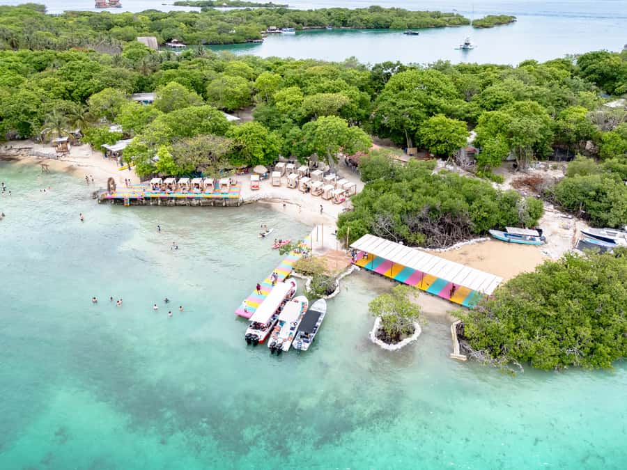 CARTAGENA: 4 islands by sport boat +oceanarium tickets - Cholon Fiesta Island: music, swimming, and vendors in the water