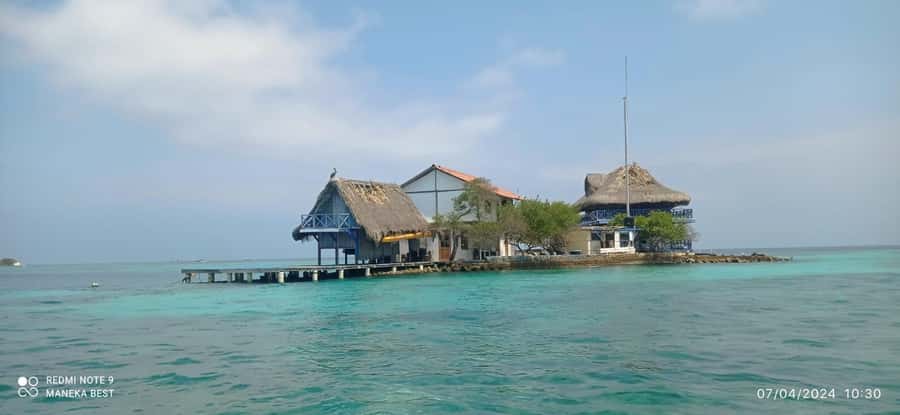 Cartagena: All-Inclusive Rosario Islands Speedboat Tour - Playa Blanca vs Barú reality: beach time with trade-offs