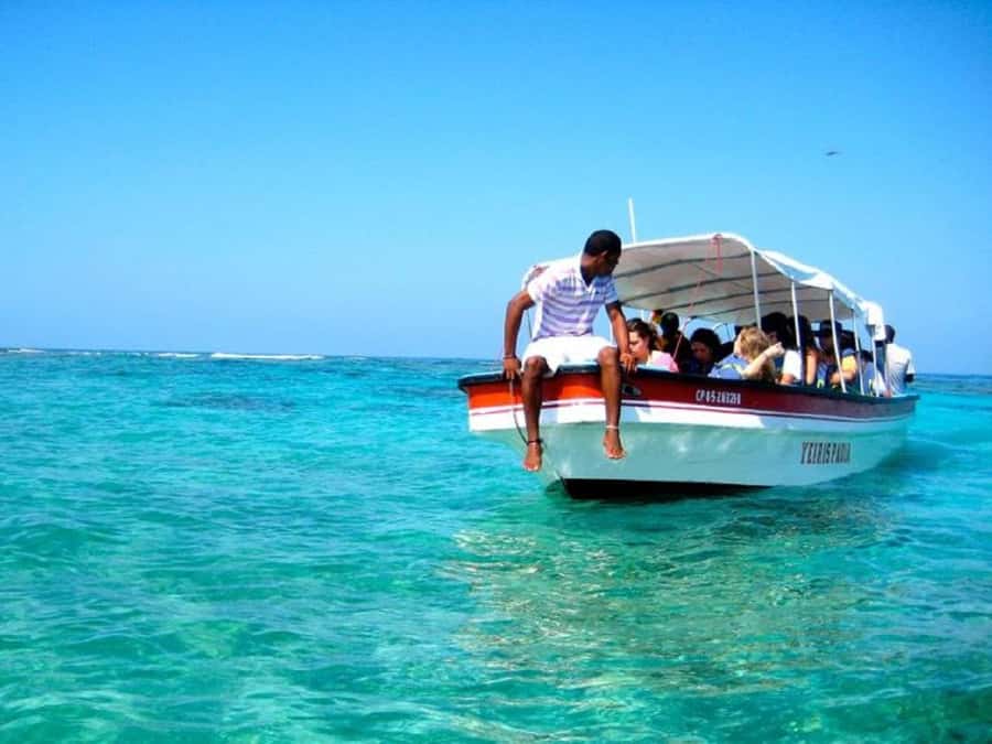 Cartagena: All-Inclusive Rosario Islands Speedboat Tour - Lunch: included menu options, and what to watch for