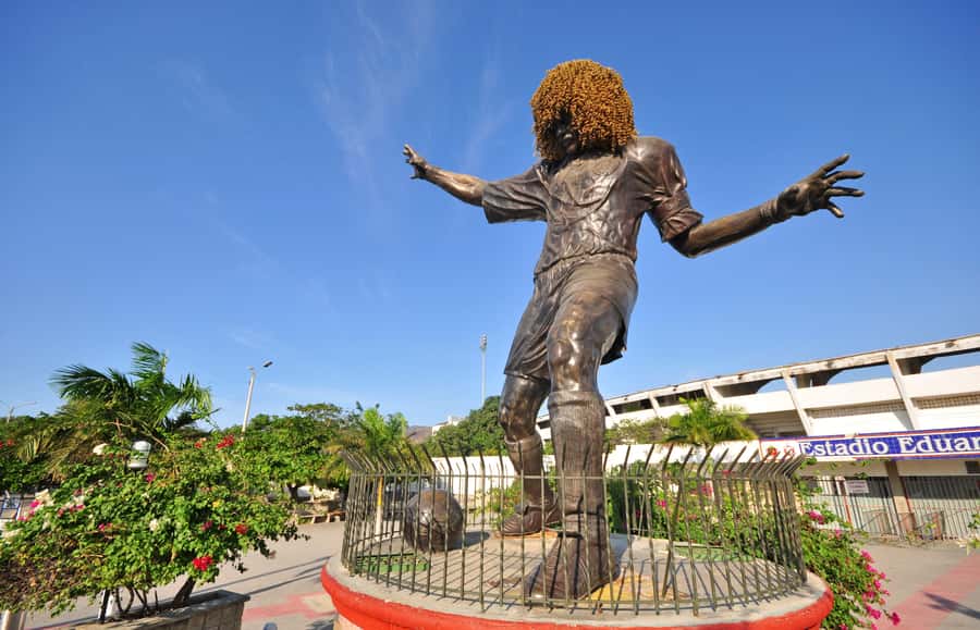 Cartagena: Barranquilla and Santa Marta All-Inclusive Tour - Barranquilla on the malecón: icons, river views, and quick photo windows