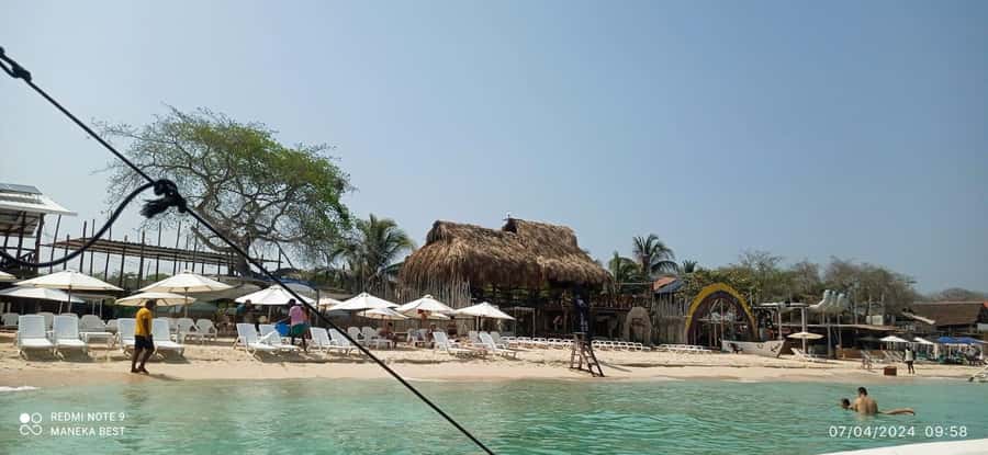 Cartagena: Barù Island Playa Blanca with Lunch - Lunch on Barú: fresh fish, coconut rice, and what isn’t included