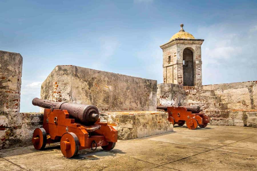 Cartagena: BILINGUAL CITYTOUR + SAN FELIPE CASTLE & Old city - The “fort + Old City” combo that actually makes sense