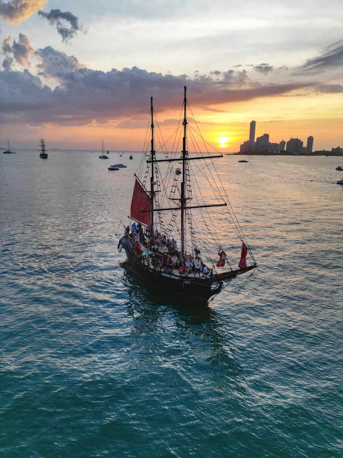 Cartagena, CO: Sunset Skyline Pirate Boat Tour with Drinks - Pirate Show, Shanties, Costumes, and That Cannon Finale