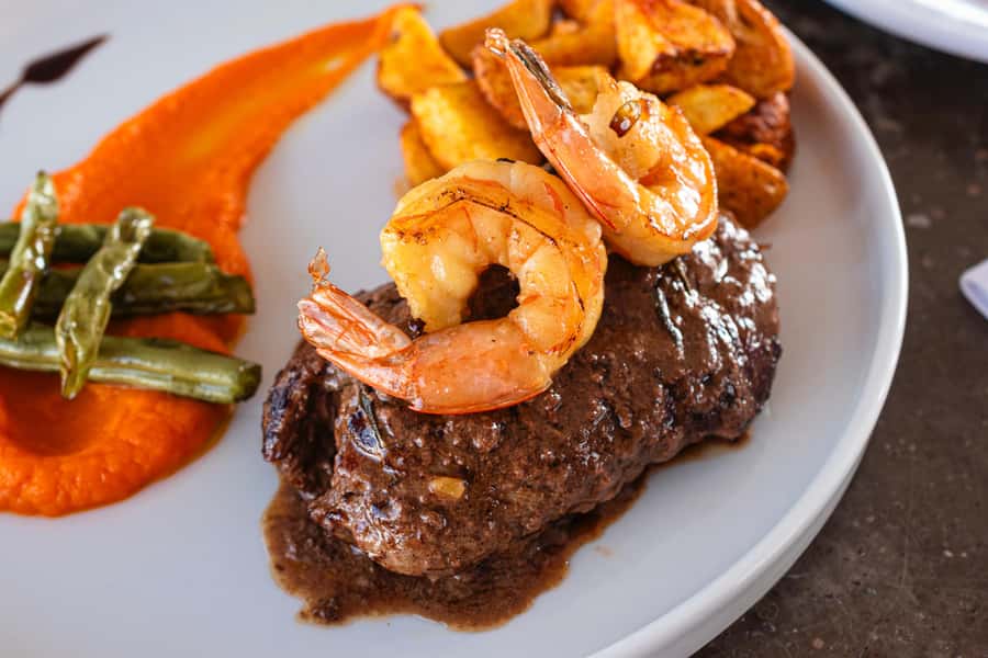 Cartagena: Cruise by the Bay with Dinner and Wine - Who this cruise fits best