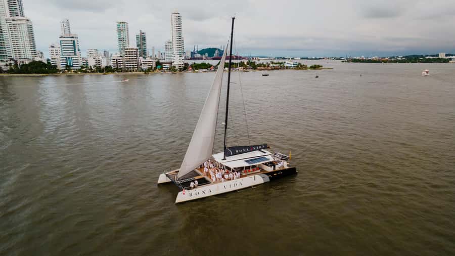Cartagena de Indias: 2-Hour Sunset Cruise - Castillo Grande to Manzanillo Island: where the ride feels most “boat-like”