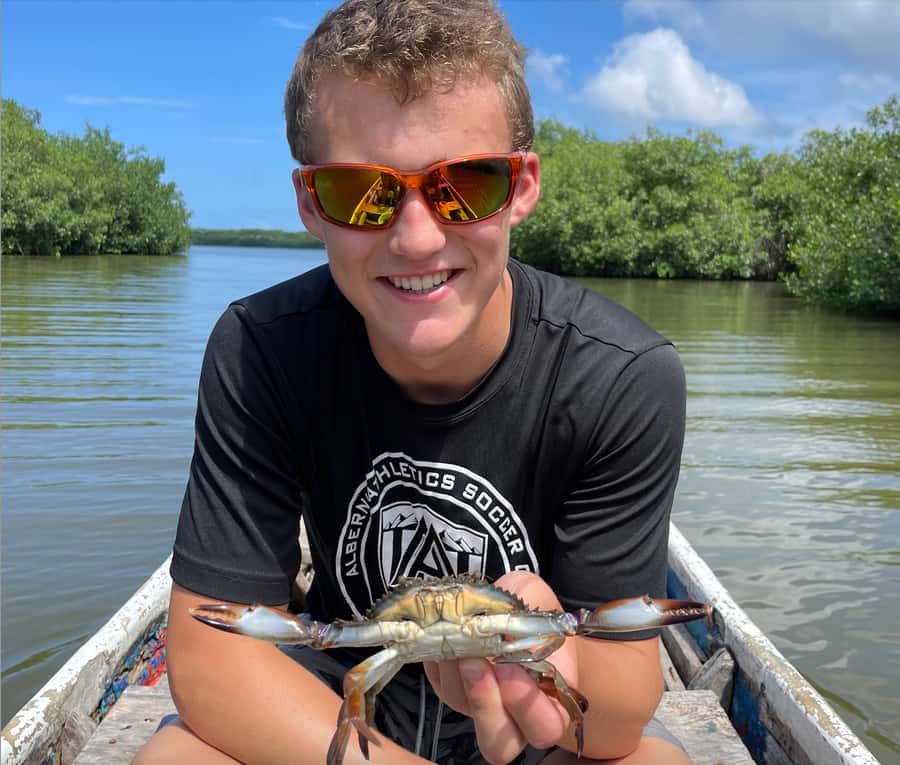 Cartagena Fishing, Crabbing, Birdwatching Experience + Lunch - Crabbing and net fishing with a local fisherman: the skill part you’ll remember