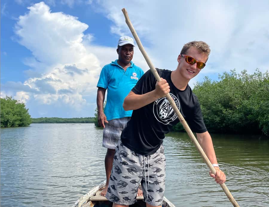 Cartagena Fishing, Crabbing, Birdwatching Experience + Lunch - Lunch by the beachfront: whole-fried fish or grilled chicken, plus sides
