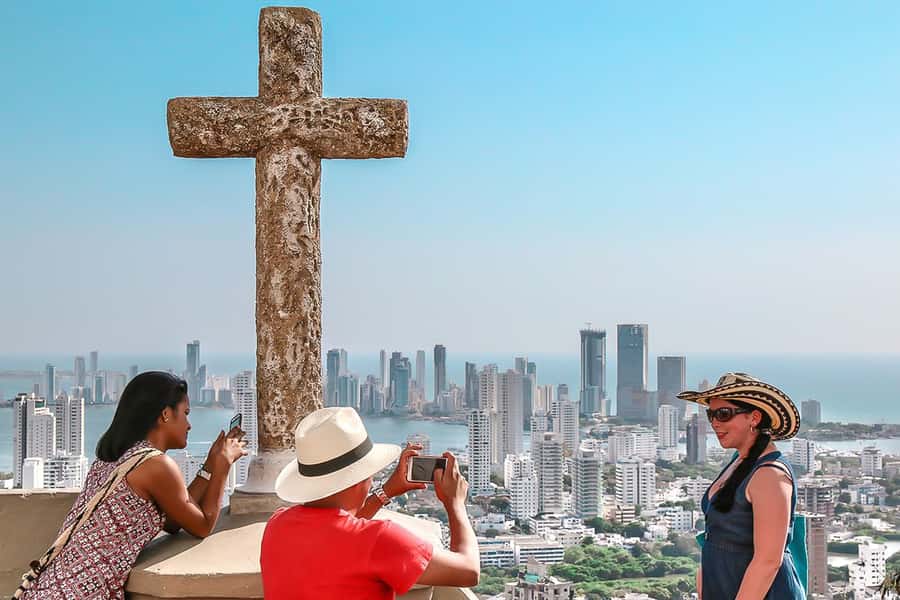 Cartagena: Guided Tour, with La Popa Convent, and San Felipe - The shopping break and the optional emerald jewelry factory
