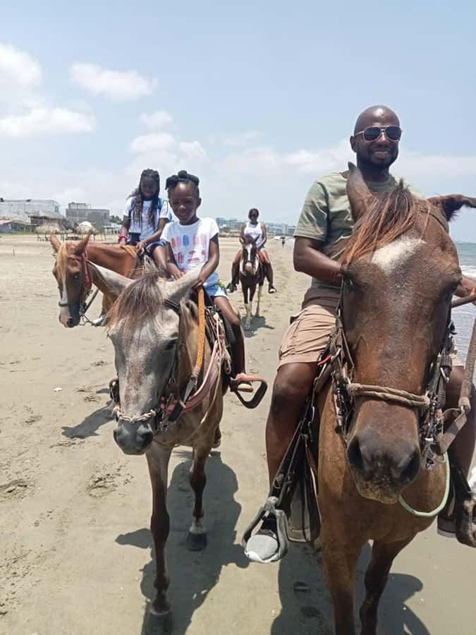 Cartagena: Horse Riding on the Beach with Photos and Lunch - Price and value: why $33 feels fair for what you get
