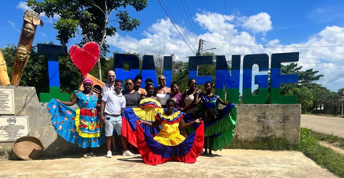 Cartagena: Palenque´s tour, dance show, lunch, pick-Up inclu - Restaurante Doña Juana: tea, lunch choices, coconut rice, and patacones