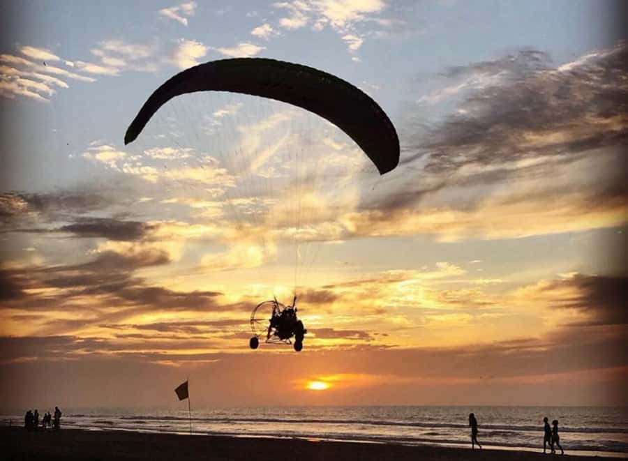 Cartagena: Paratriking Flight from the Beach - Safety, Guides, and the Comfort Factor You Can Feel
