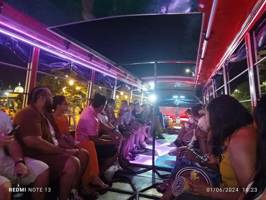 Cartagena: Party on a typical bus crossing the city - Cartagena’s walls: the most rewarding part of the sightseeing