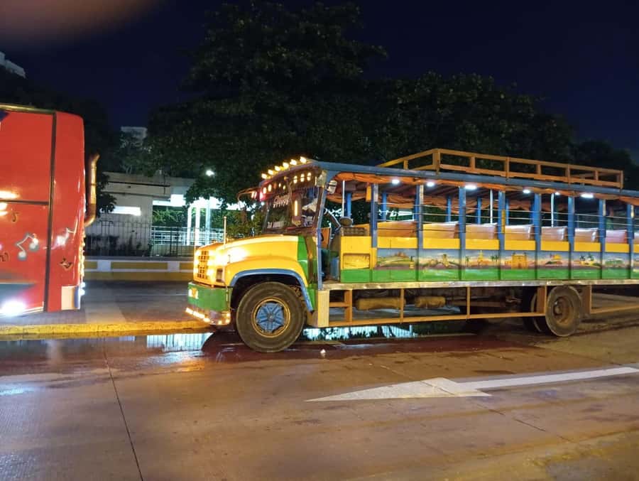Cartagena: Party on a typical bus crossing the city - Price and included value: $11 for a guided night plus a club cover