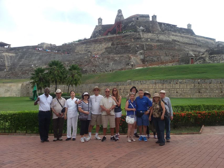 Cartagena: Private City Tour in an Air-Conditioned Vehicle - Shopping and Squares in the Walled City: Colonial Buildings Plus Free Breathing Room