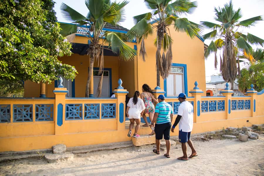 Cartagena: Rosario Island and Mangroves Private Day Trip - Guide quality and customization: why the private format matters