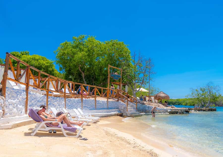 Cartagena: Rosario Islands Day Tour with Snorkel & Lunch - Isla Grande: The Snorkel-and-Chill Start with White Sand and Reef Time
