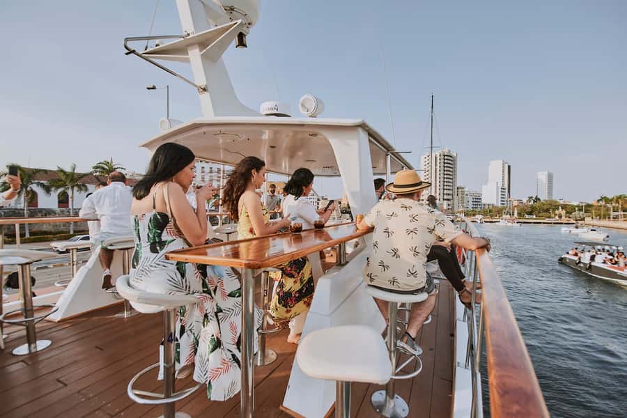 Cartagena: Sunset Cruise with Open Bar - From La Bodeguita Pier to the Yacht: Getting on Board
