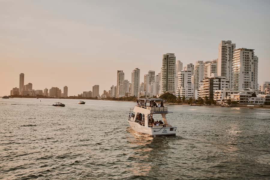 Cartagena: Sunset Cruise with Open Bar - Music, crew, and onboard comfort: the details that change your night