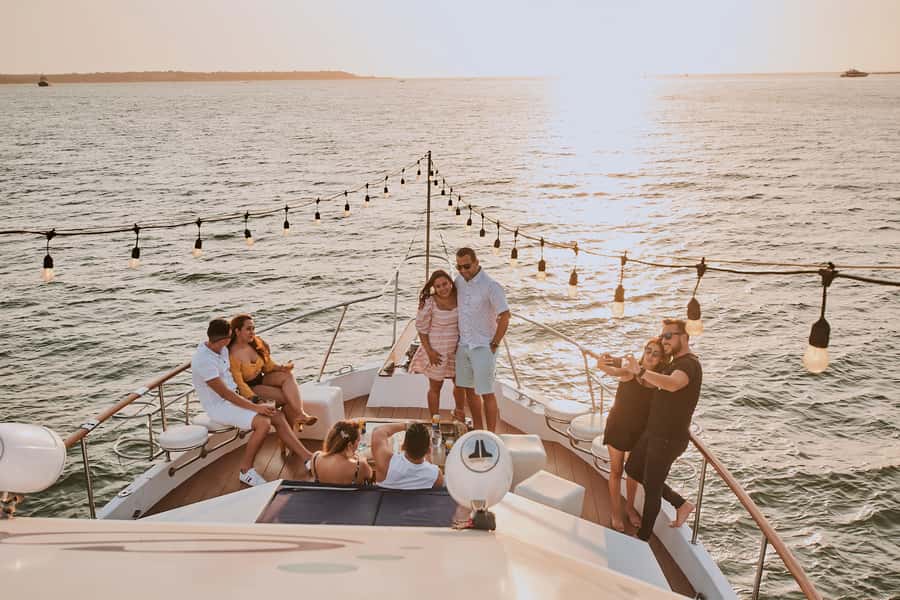 Cartagena: Sunset Cruise with Open Bar - The 90-minute loop: what the schedule feels like in real time